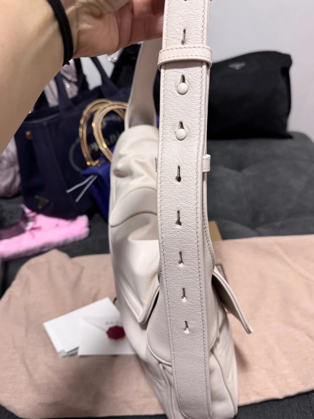 Gucci Cream Leather Shoulder Bag with Interlocking GG - Picture 3 of 10